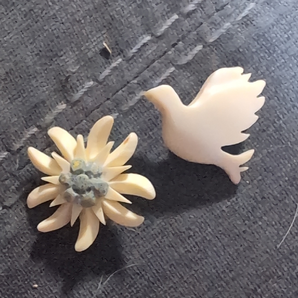 Cream Bird and Flower Brooch